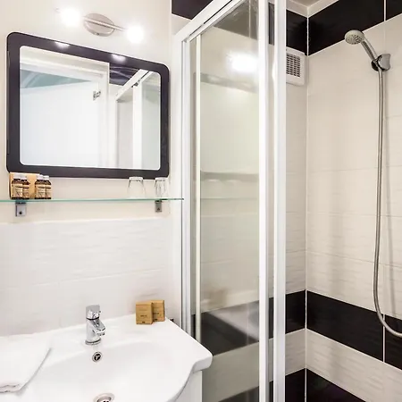 Hotel Mika Downtown 4*