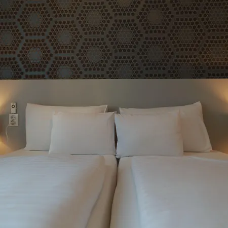 Hotel Mika Downtown 4*