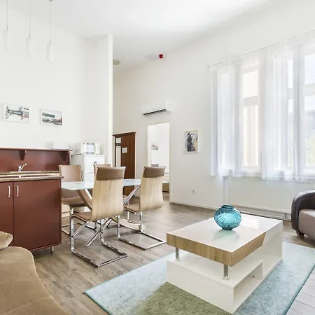 Hotel Mika Downtown 4*