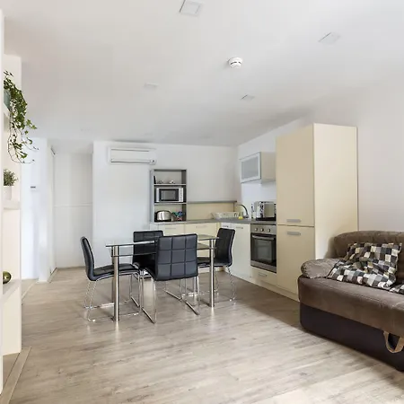 Hotel Mika Downtown 4*