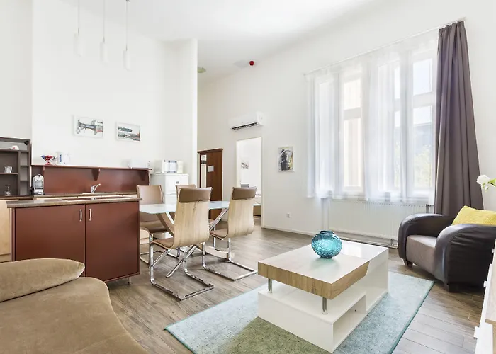 Hotel Mika Downtown 4*