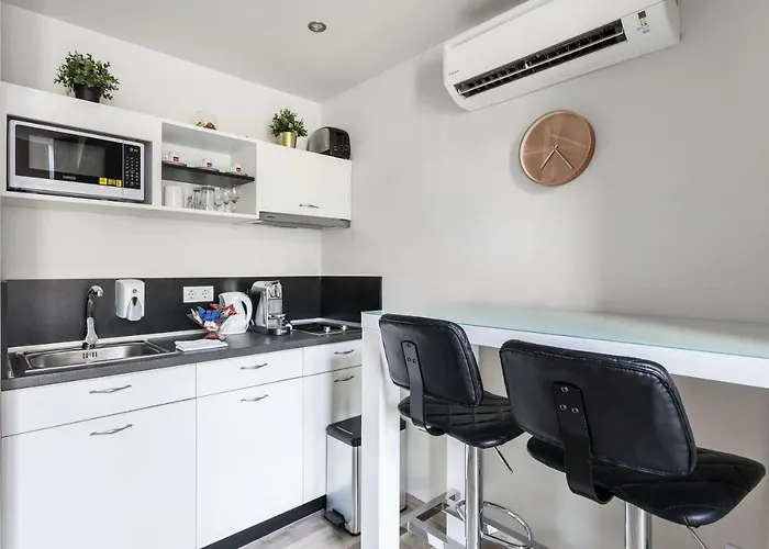 Hotel Mika Downtown 4*