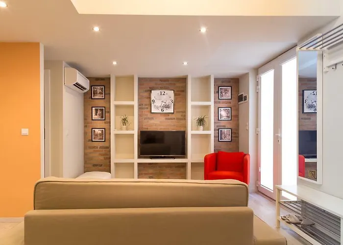 Hotel Mika Downtown 4*