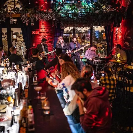 Mika Downtown 4*