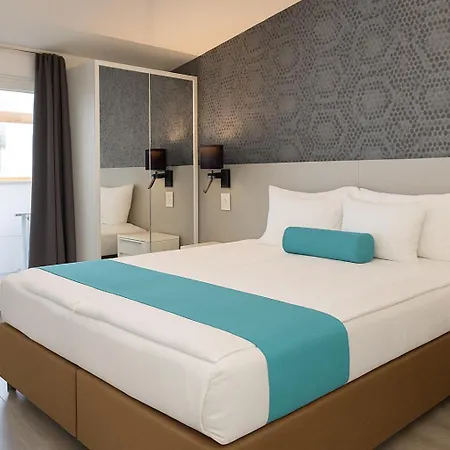 Hotel Mika Downtown 4*