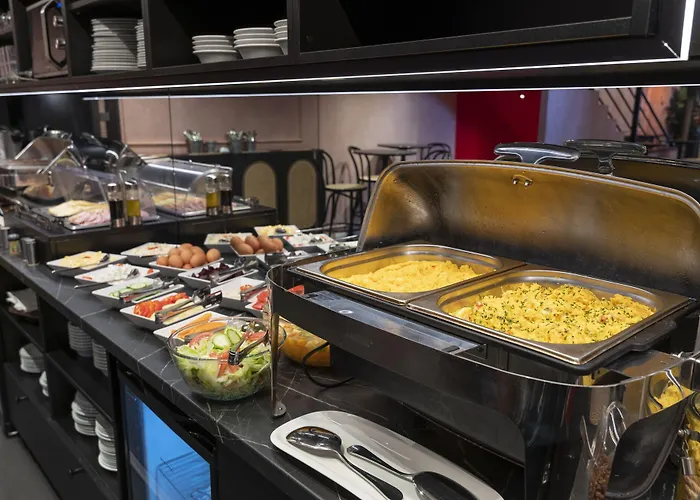 Отель Mika Downtown