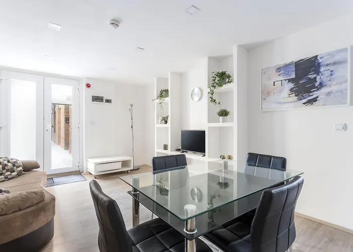 Отель Mika Downtown Будапешт