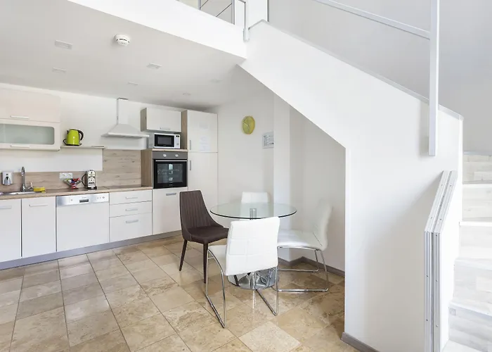 Отель Mika Downtown