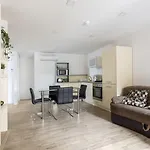 Ξενοδοχείο Mika Downtown 4*