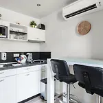 Ξενοδοχείο Mika Downtown 4*