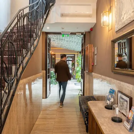 Hotel Mika Downtown