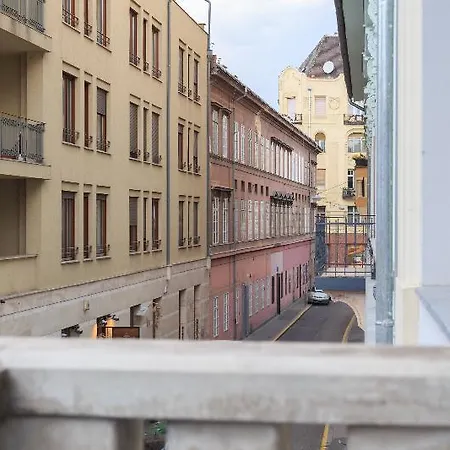 Mika Downtown Hotel 3*