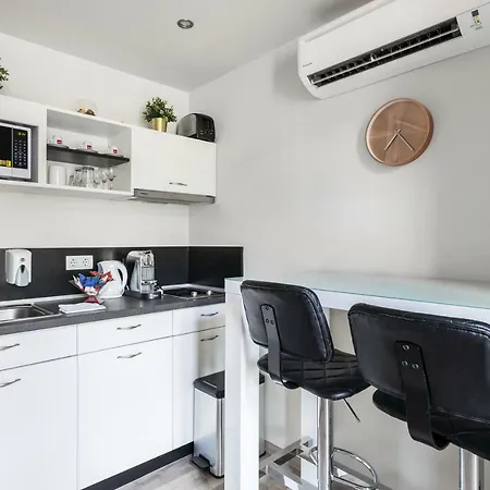 Hotel Mika Downtown 3*