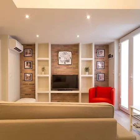 Hotel Mika Downtown 3*