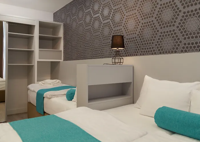 Hotel Mika Downtown 4*