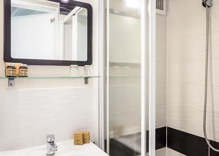 Hotel Mika Downtown 4*