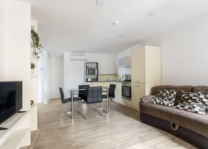 Hotel Mika Downtown 4*