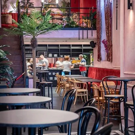 Hotel Mika Downtown